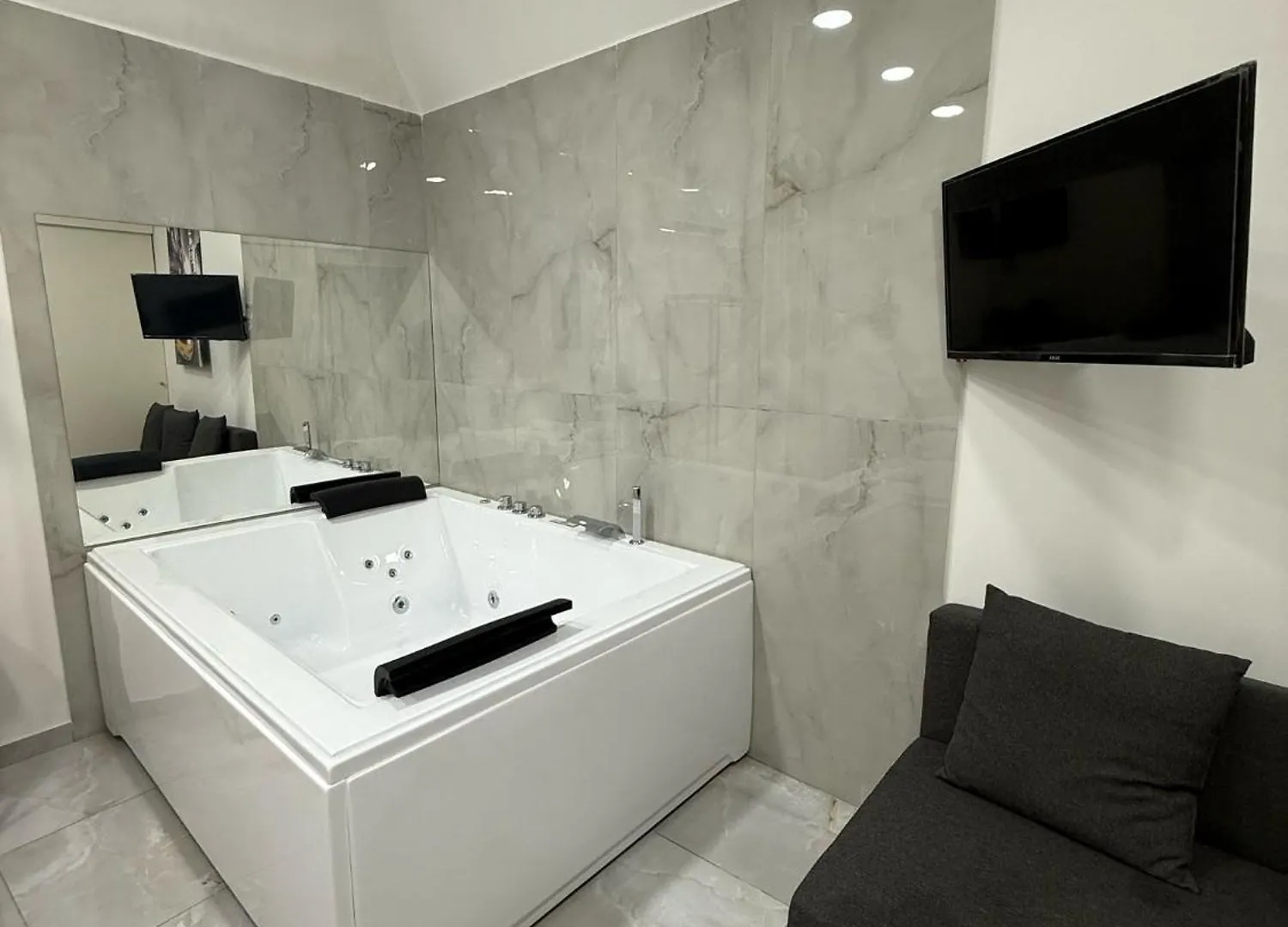 Valentino Suite 36 Naples Apartment