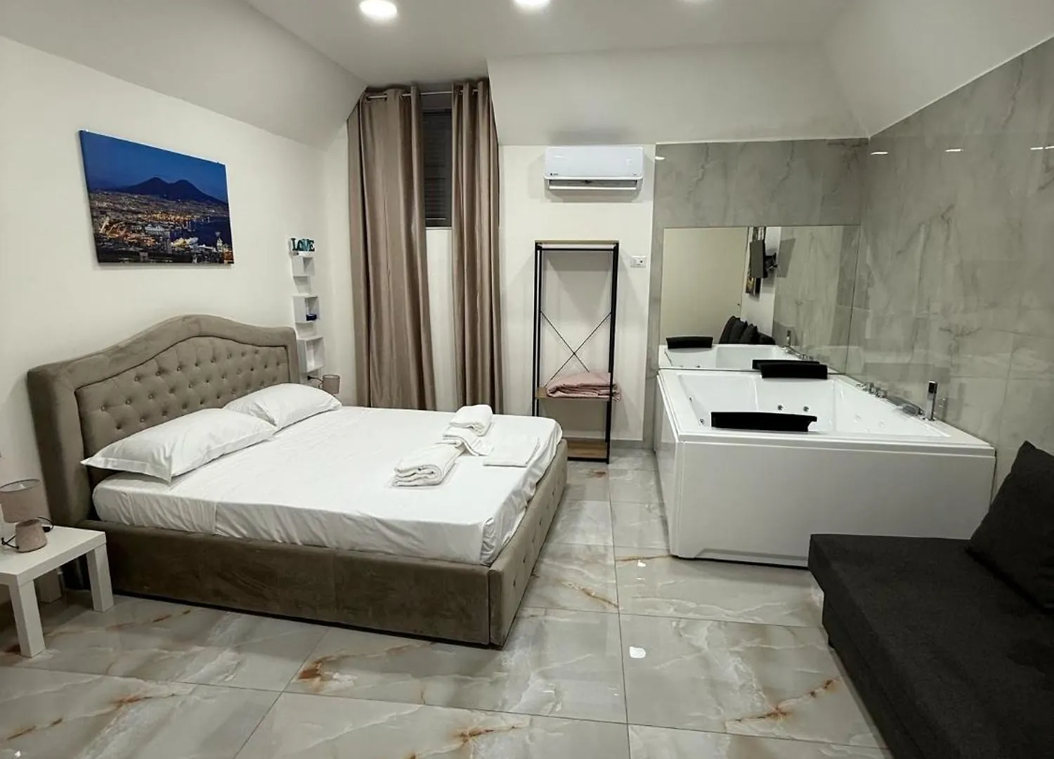 Valentino Suite 36 Naples Apartment