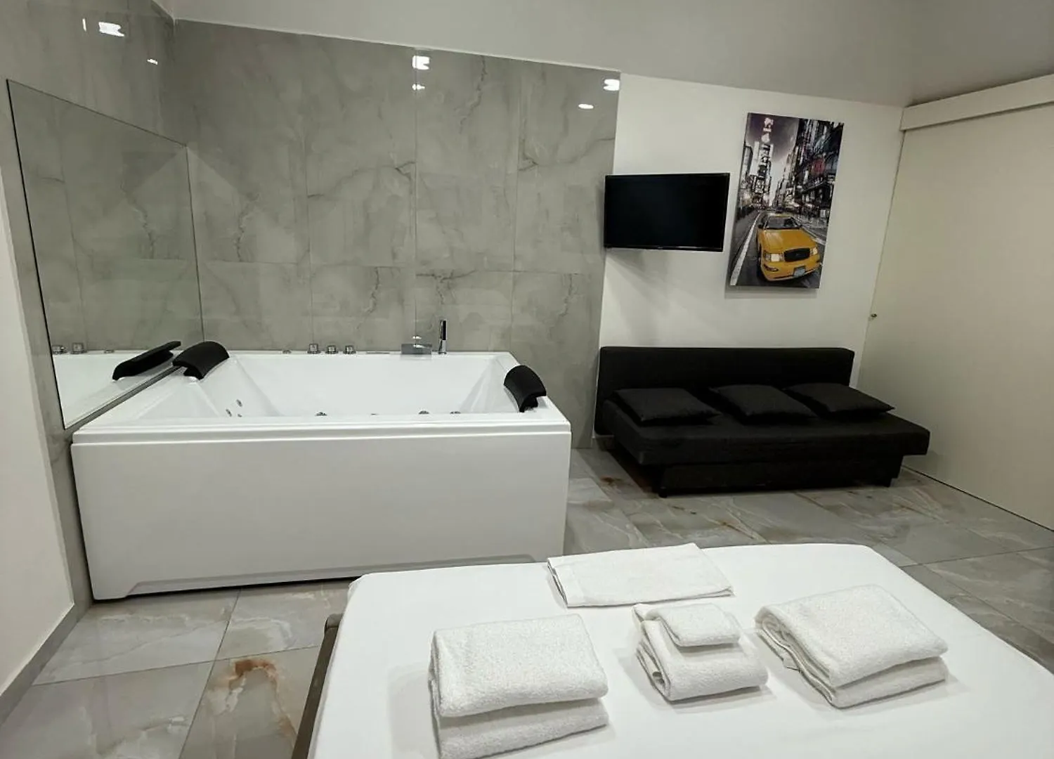 Valentino Suite 36 Naples 0*,  Italy